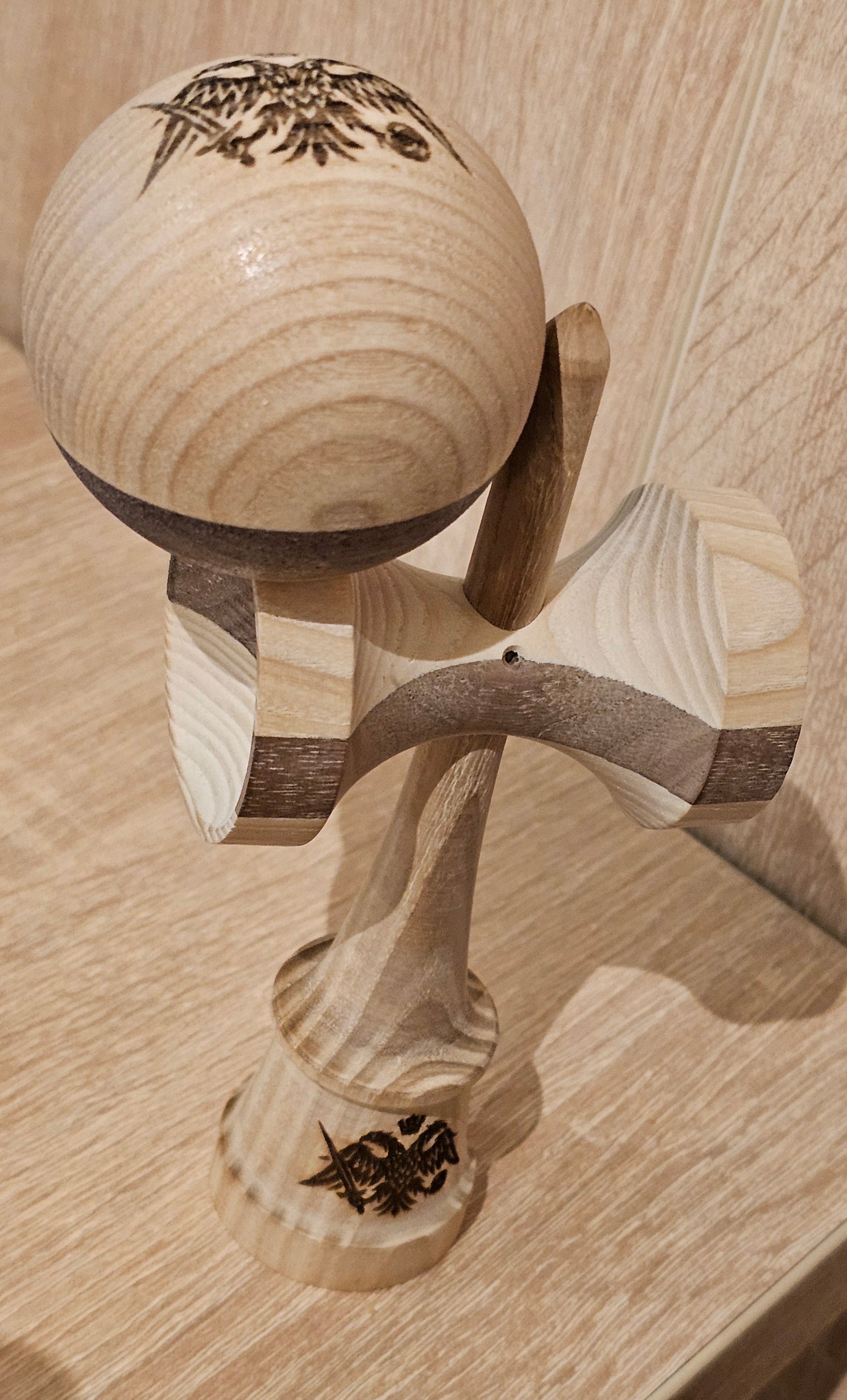 Kendama Paramerion: Tama Paramerion Clear V2 + Ken Gladius V1