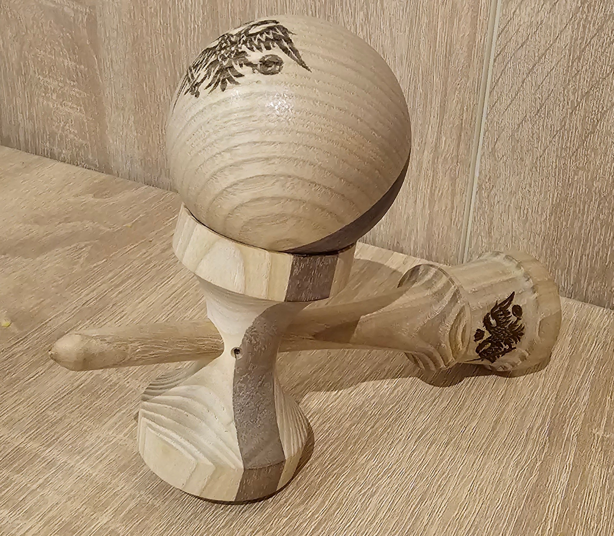 Kendama Paramerion: Tama Paramerion Clear V2 + Ken Gladius V1